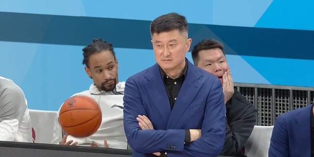 世俱杯赔率-该醒醒了！广东杜锋一战引众怒，3大失误太致命，用人一塌糊涂